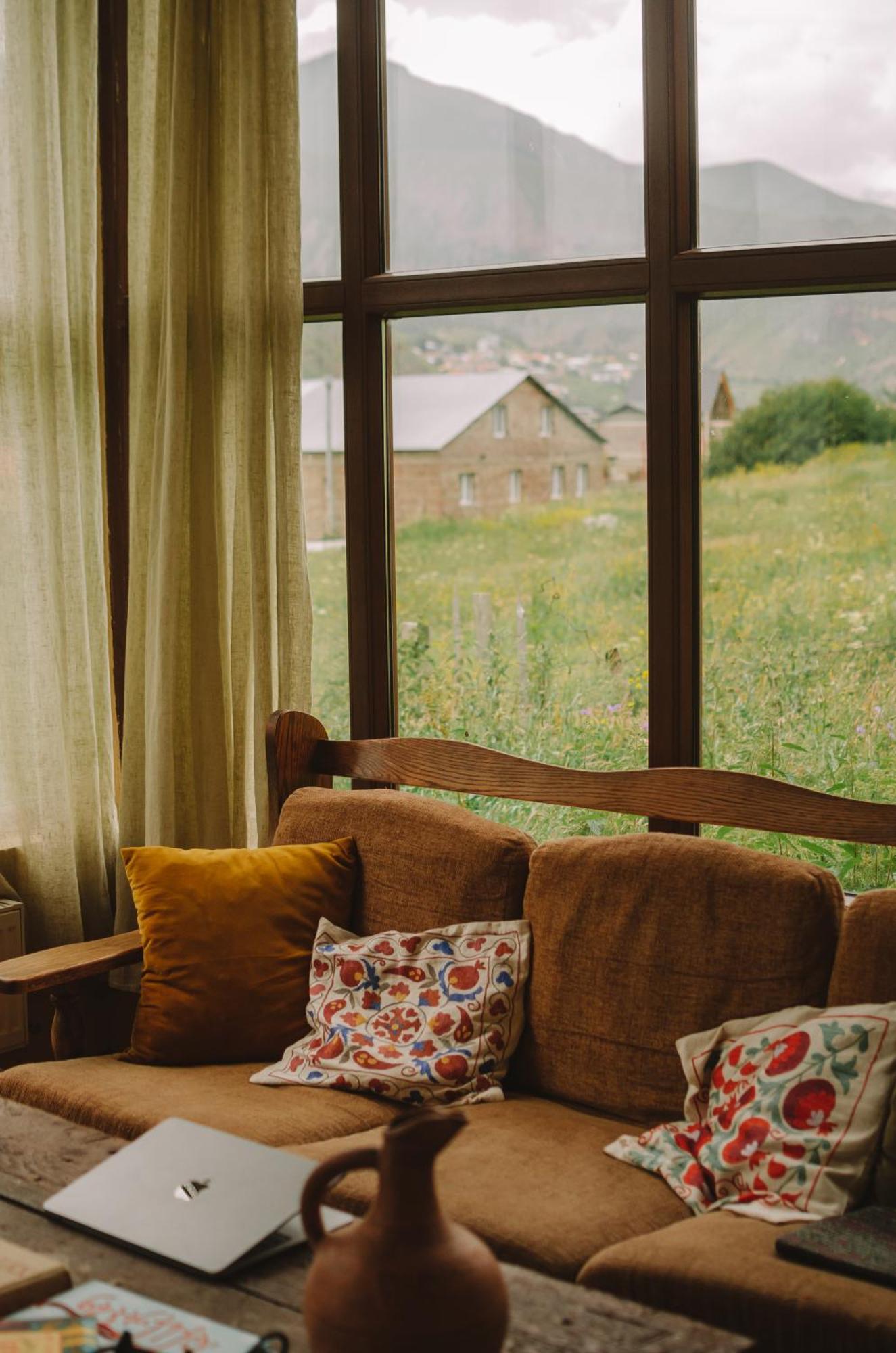 Arte In Kazbegi Hotel Екстериор снимка