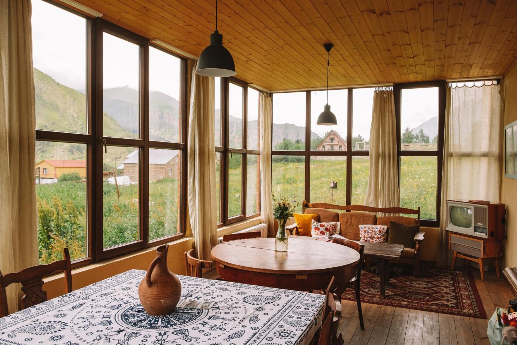 Arte In Kazbegi Hotel Екстериор снимка