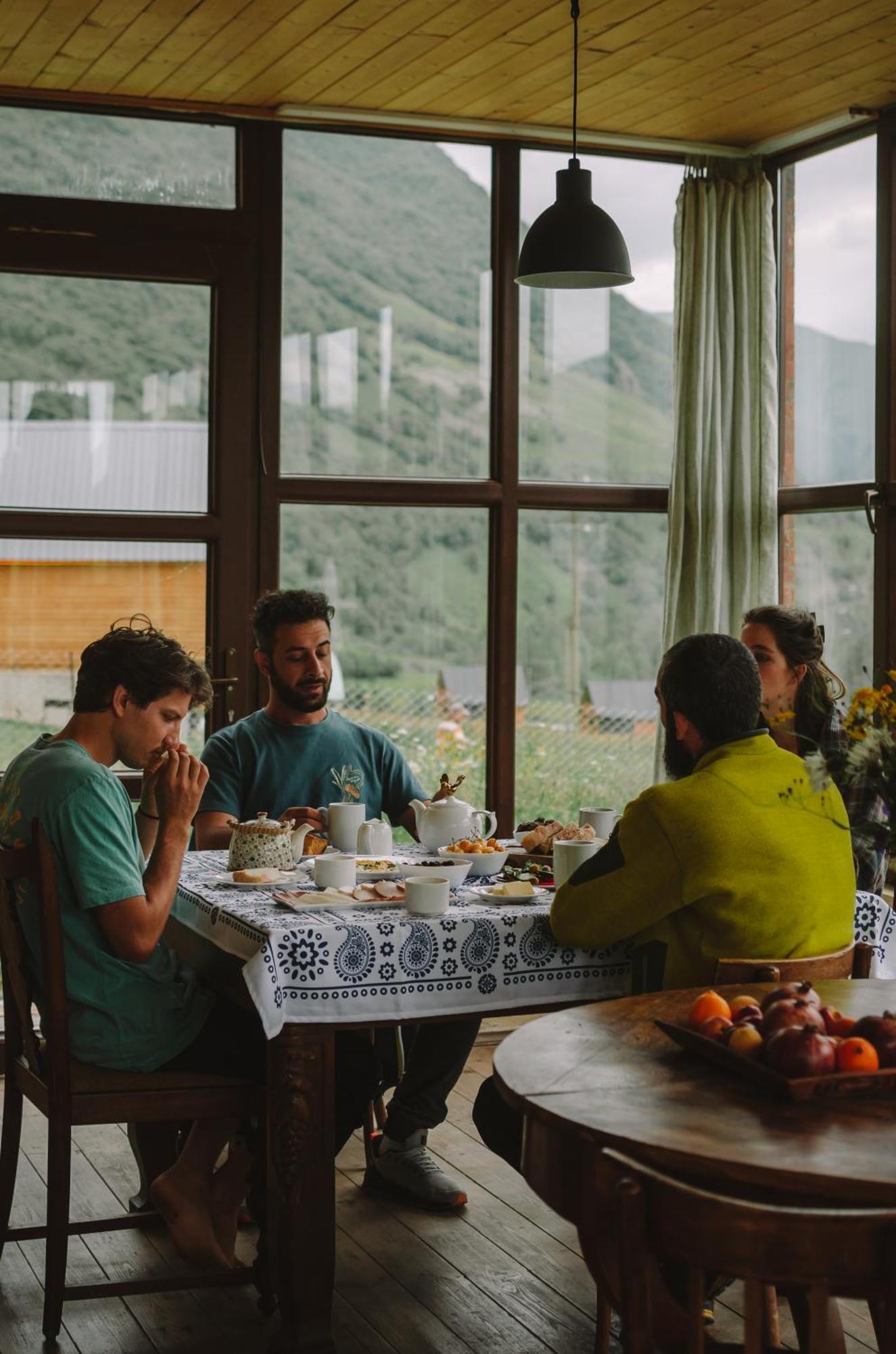 Arte In Kazbegi Hotel Екстериор снимка