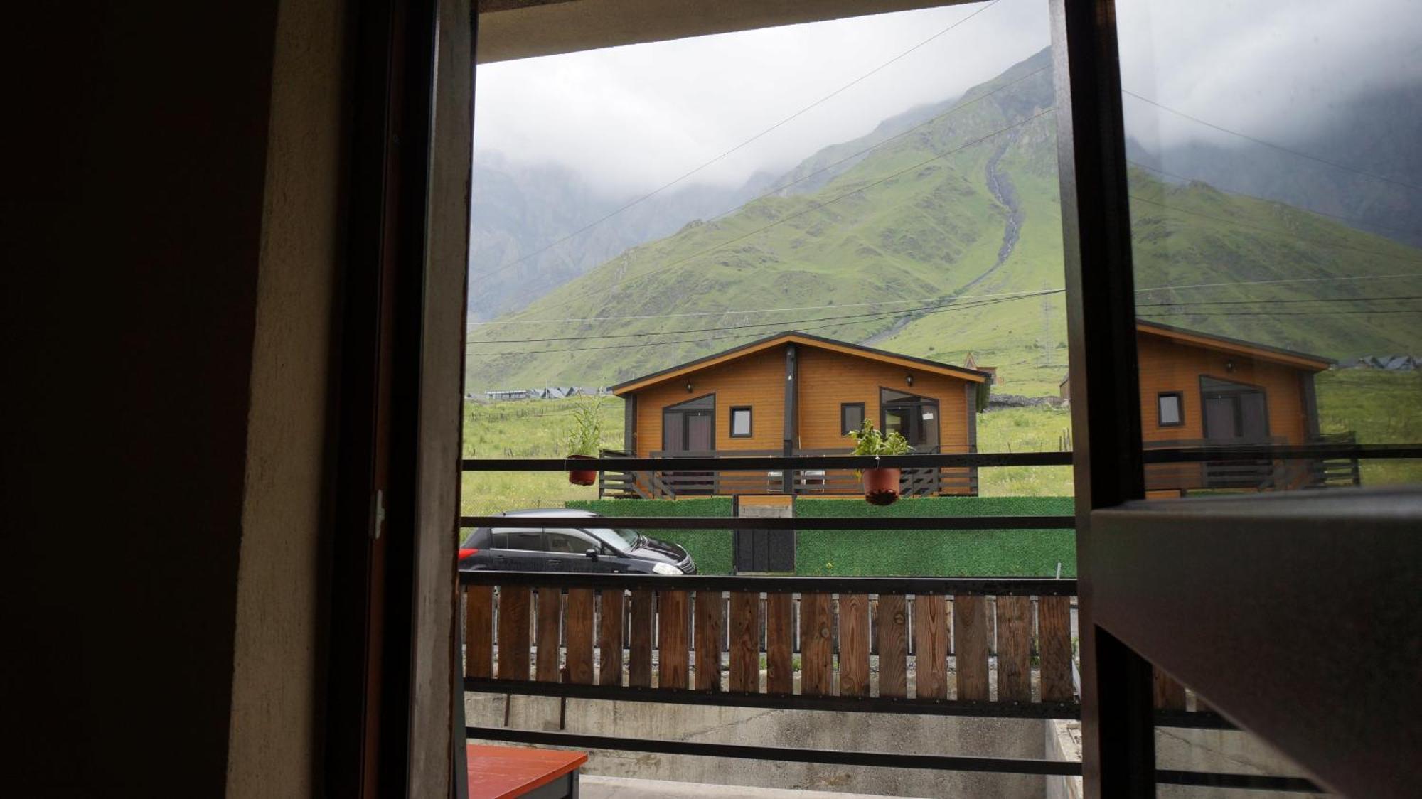 Arte In Kazbegi Hotel Екстериор снимка