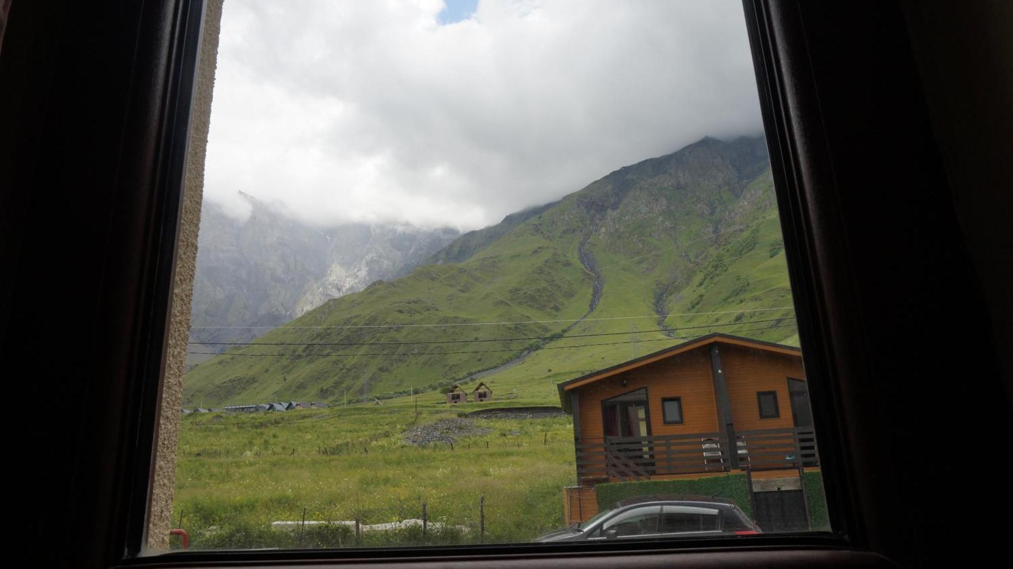Arte In Kazbegi Hotel Екстериор снимка
