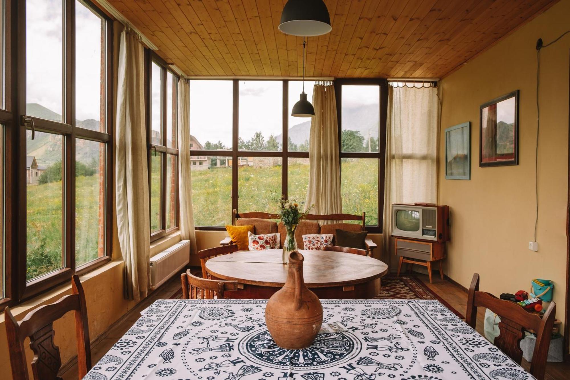 Arte In Kazbegi Hotel Екстериор снимка