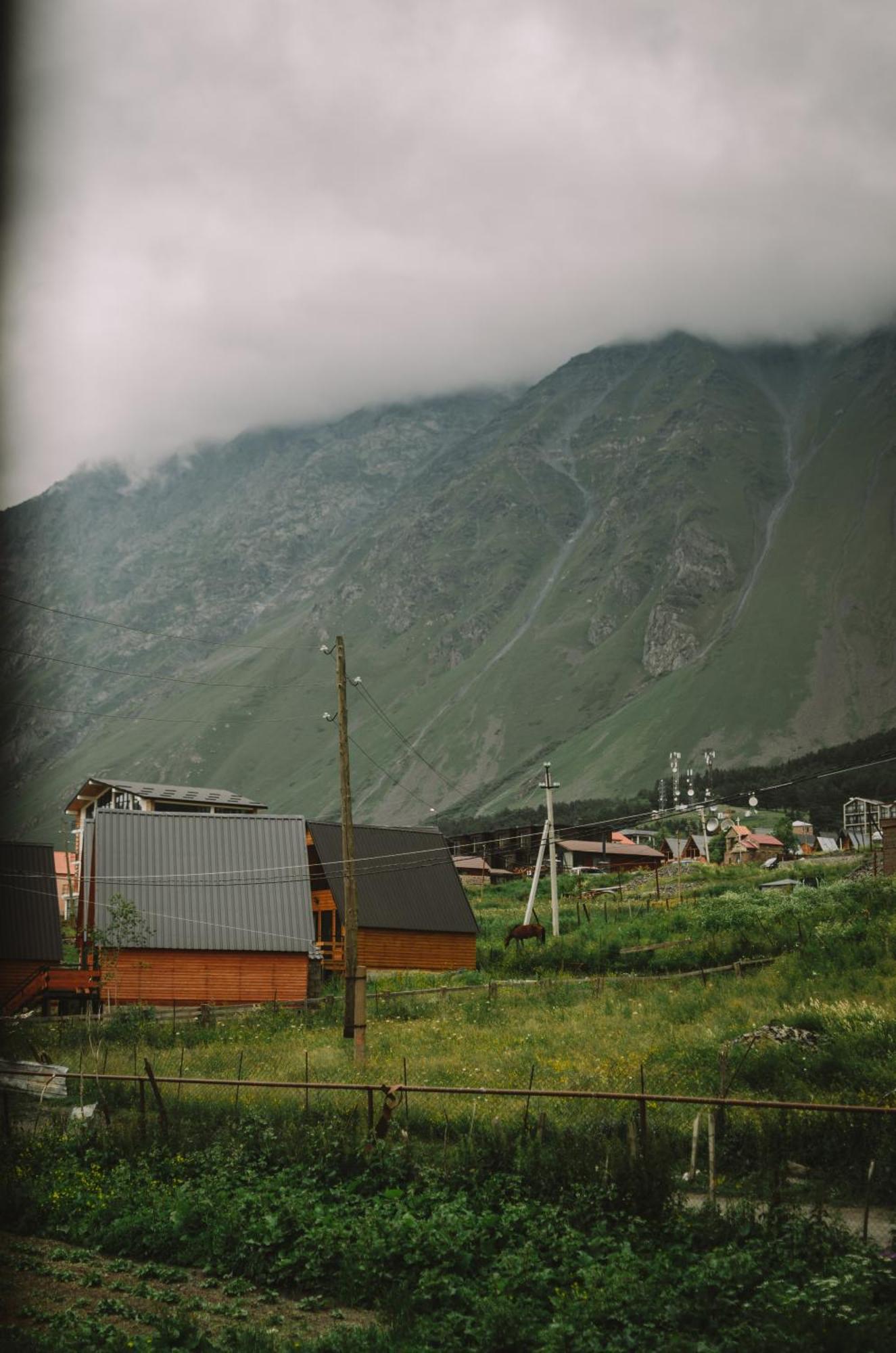 Arte In Kazbegi Hotel Екстериор снимка