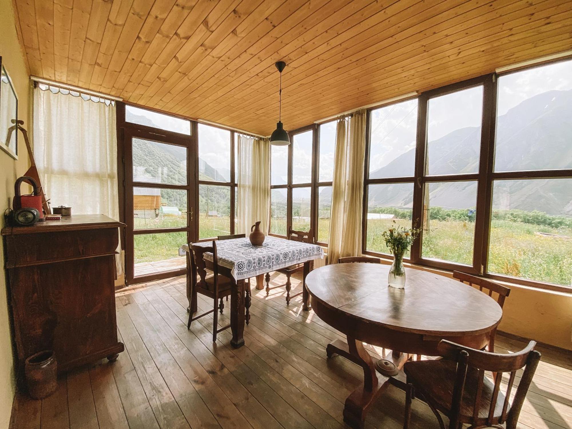 Arte In Kazbegi Hotel Екстериор снимка