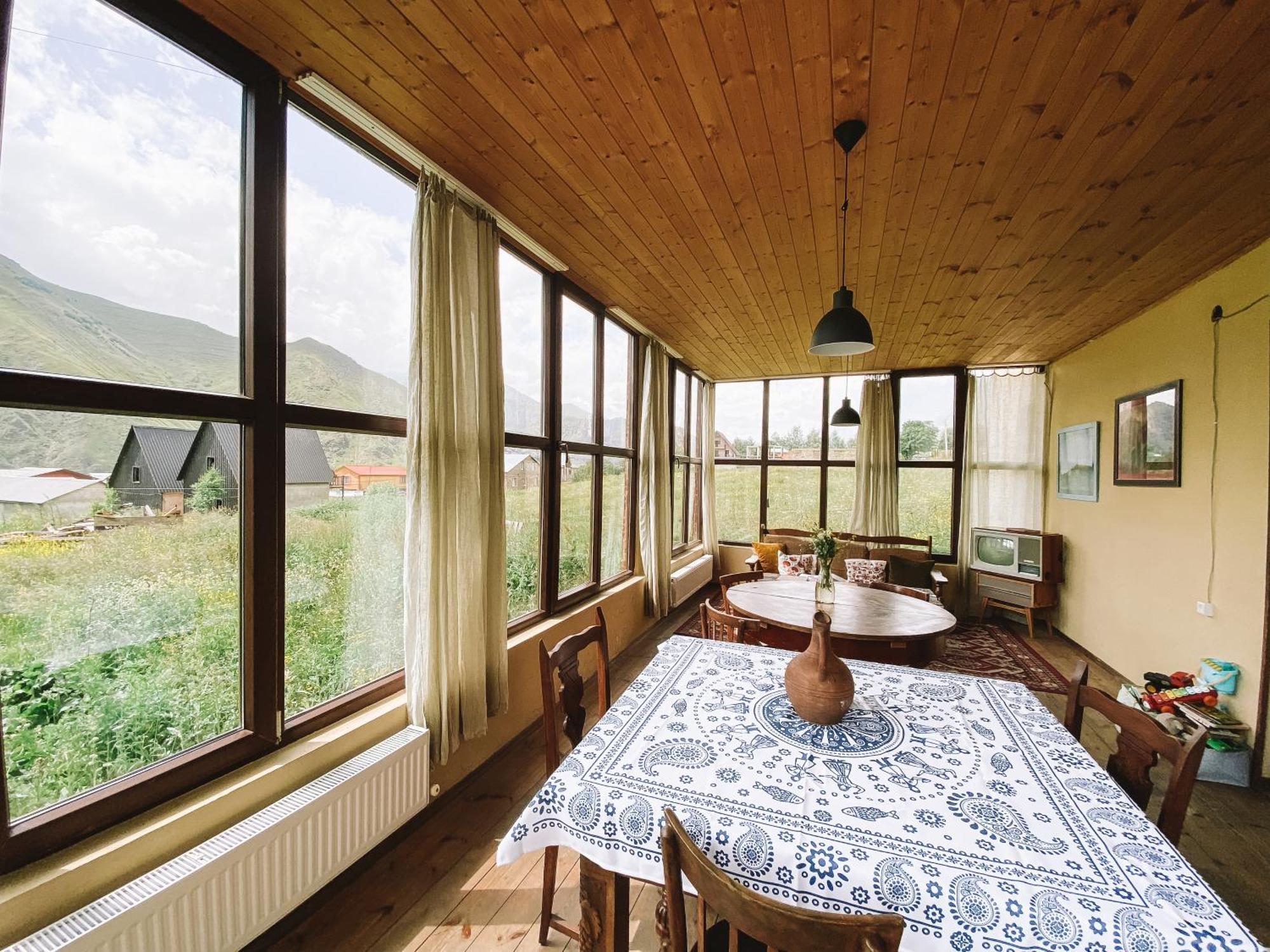 Arte In Kazbegi Hotel Екстериор снимка