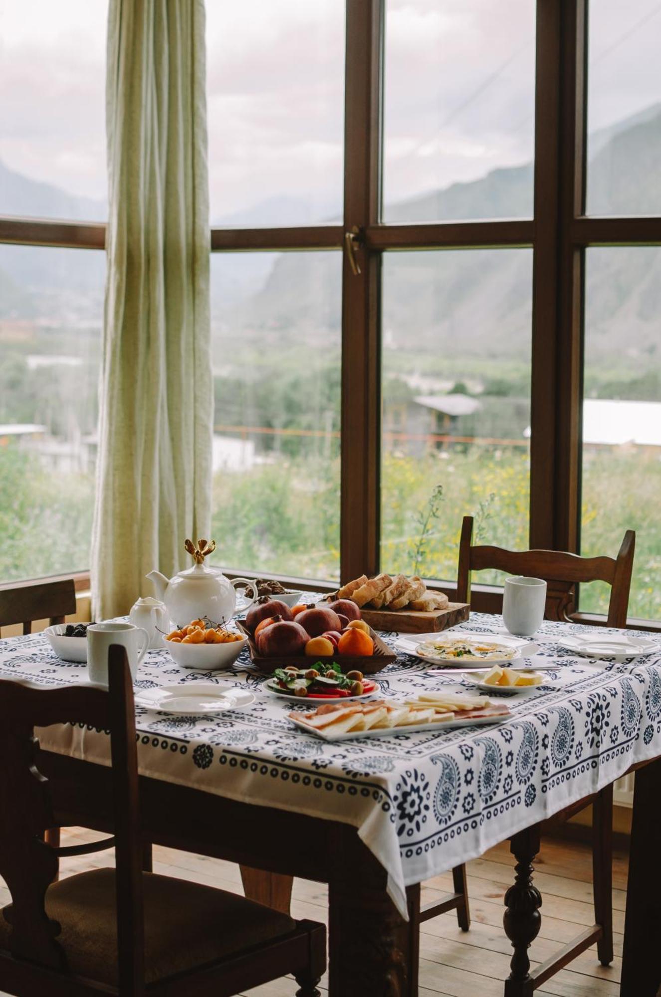 Arte In Kazbegi Hotel Екстериор снимка