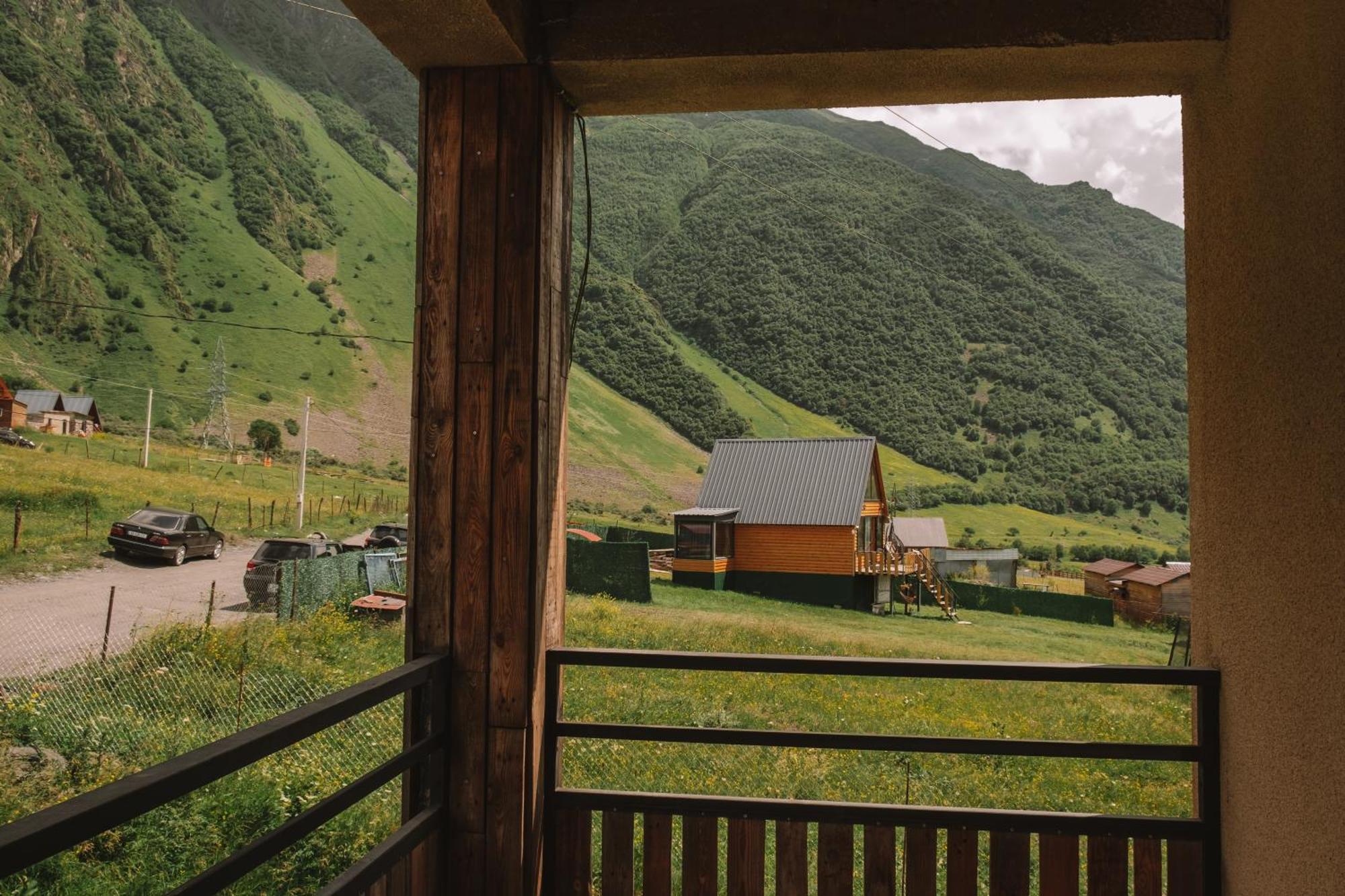 Arte In Kazbegi Hotel Екстериор снимка