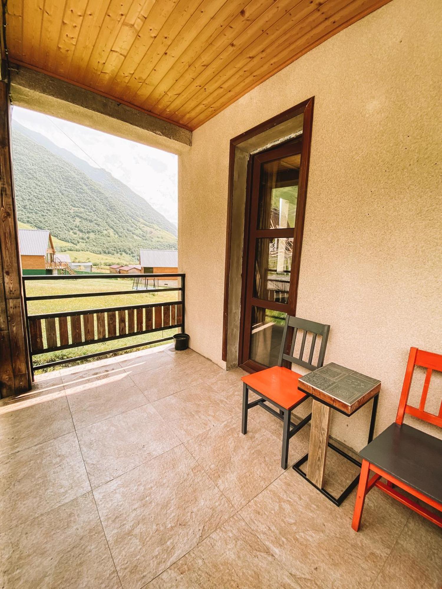 Arte In Kazbegi Hotel Екстериор снимка